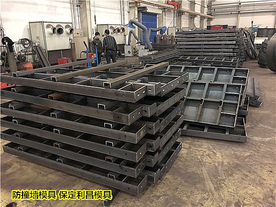 防撞墻模具結(jié)構(gòu)設(shè)計