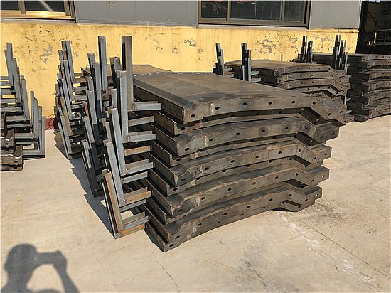防撞墻鋼模板準備工作