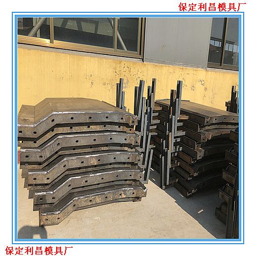 防撞護欄模具如何適應(yīng)市場