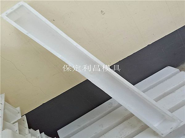 立柱模具_鐵絲網立柱模具介紹