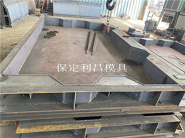 裝配式路面板模具的詳細介紹