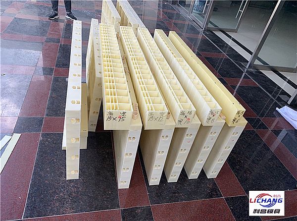 現(xiàn)澆排水溝模具_介紹與說明
