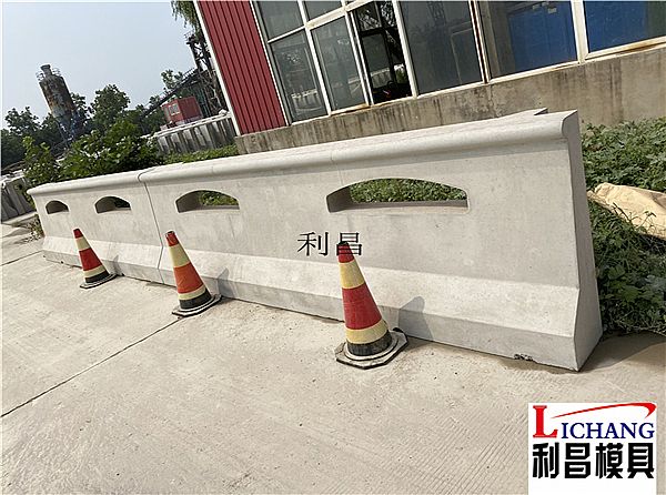 新澤西護(hù)欄模具 守護(hù)高速安全的衛(wèi)士