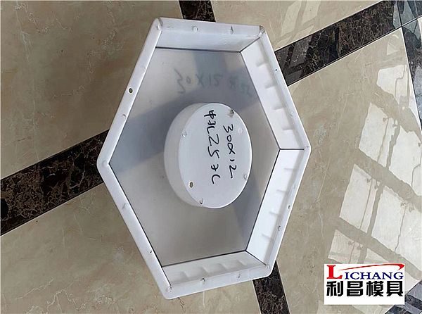 植草護(hù)坡磚模具_(dá)基本介紹