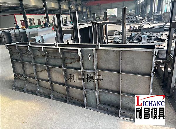過(guò)渡翼墻模板_技術(shù)摘要