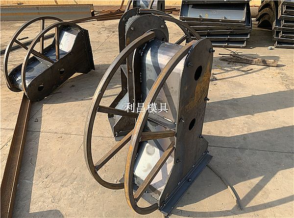 水泥隔離墩模具_(dá)簡(jiǎn)介