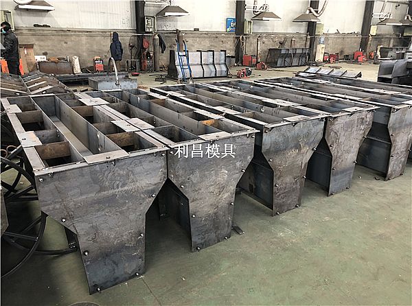 水泥隔離墩模具_(dá)簡(jiǎn)介