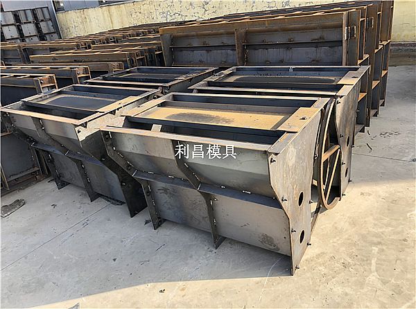 高速隔離墩模具_簡要論述