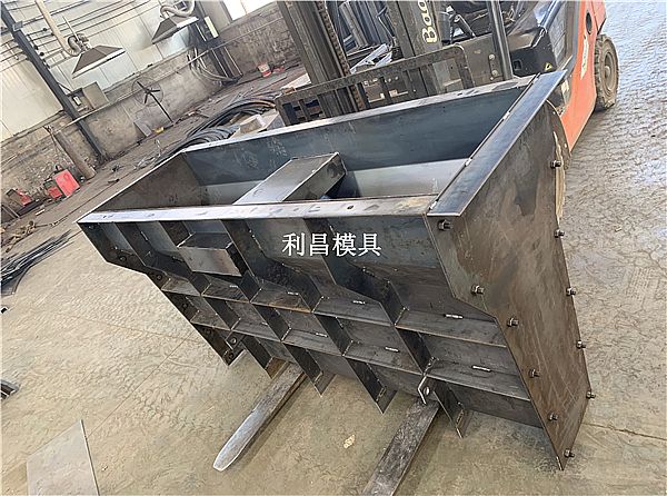 裝配式圍擋基礎(chǔ)模具_簡介